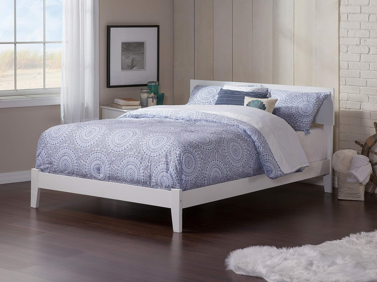 Orlando Queen Size Platform Bed with Charging Station in White